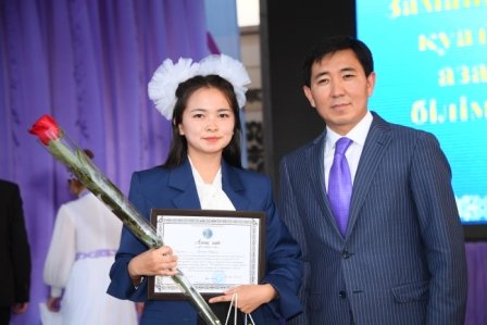 В Талдыкоргане чествовали лучших выпускников школ и колледжей