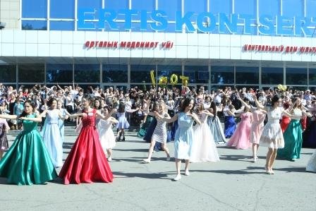 В Восточном Казахстане рекордное количество выпускников получили почетные медали «Алтын белгі»