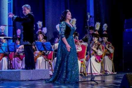Праздничным гала-концертом завершились Дни культуры Астаны в Восточном Казахстане