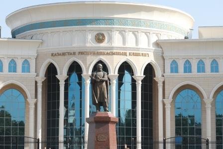 В Ташкенте с размахом отпраздновали 173 годовщину рождения Абая Кунанбаева