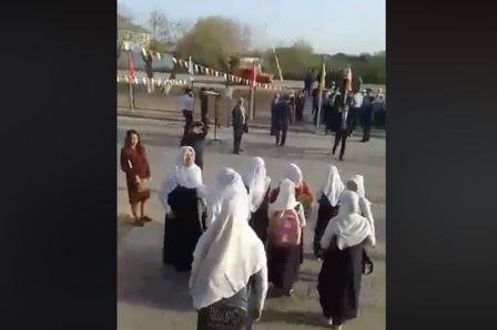 Сагадиев о недопуске школьниц в хиджабах в селе Фирдауси: "Не допускаются по закону, направим спецкомиссию"
