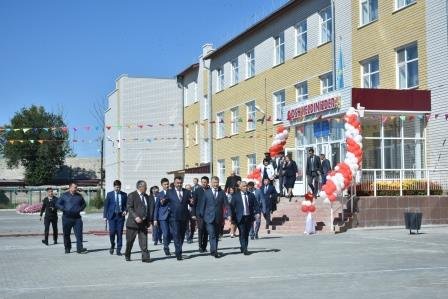 В Аягозе торжественно открыли казахскую школу-лицей