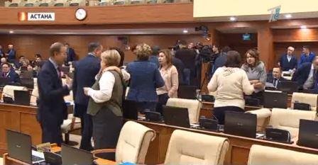 Еліміздегі Парламент депутаттарының 30 пайызы - зейнеткерлер 