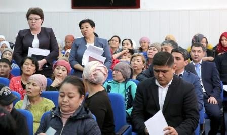 Две сотни многодетных матерей  пришли на встречу с акимом Карасайского района