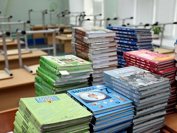 Общественность назвала пустой тратой средств закупку недоработанных книг на сумму 2 млрд тенге (ВИДЕО)