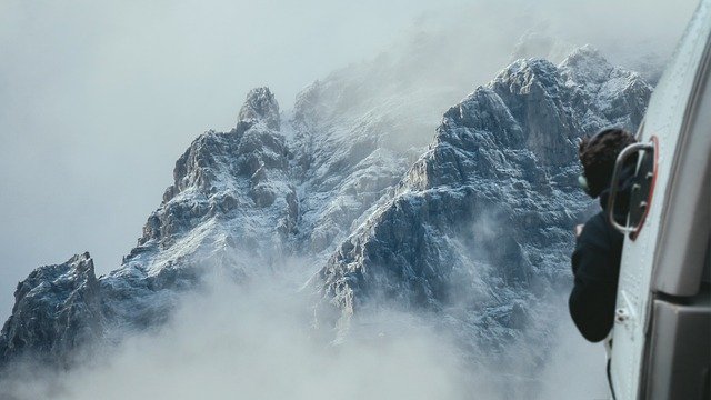 Спасение алматинцев на Тянь-Шане: на вертолете вылетели три альпиниста