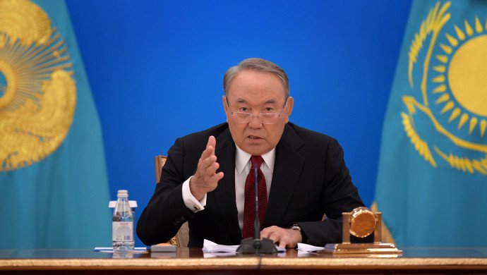 Назарбаев - многодетным: С государством не советовались когда рожали