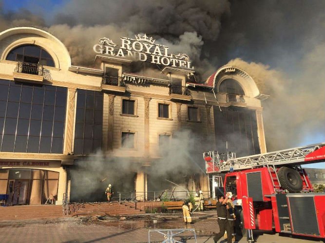 Трёхтонная газовая автоцистерна взорвалась во дворе Royal grand hotel в Туркестане (ВИДЕО)