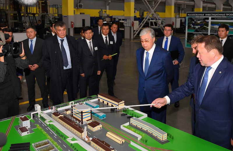 Президенту показали ванны петропавловского производства 