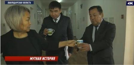 Павлодарские чиновники напились воды из-под крана, чтобы убедить жителей в ее безопасности. Однако, это не сработало 