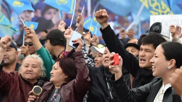 Митингующих с детьми будут наказывать в Казахстане