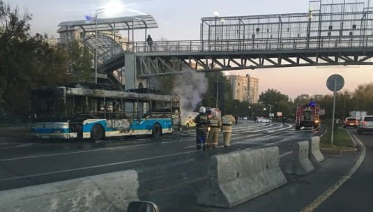 В Алматы сгорел пассажирский автобус (ВИДЕО)