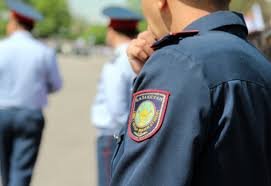 Полицейский за 5000 долларов "крышевал" проституток в Алматы (ВИДЕО)