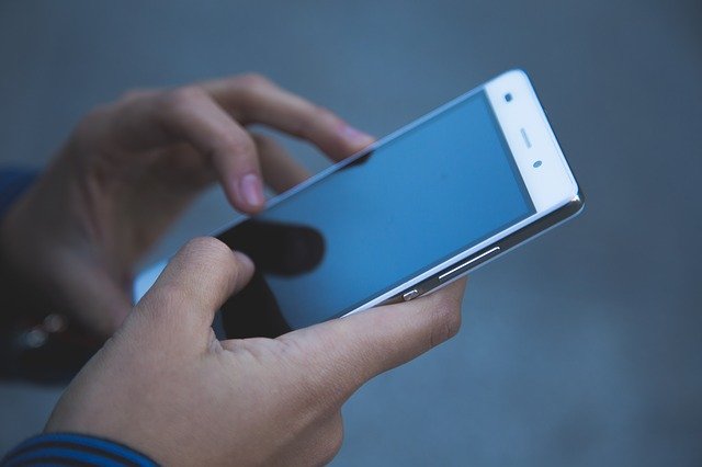 В Казахстане массово отключают мобильную связь