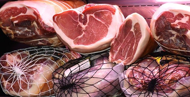 Из-за низких доходов люди считают мясо дорогим в Казахстане - экономист Бекжан Киманов