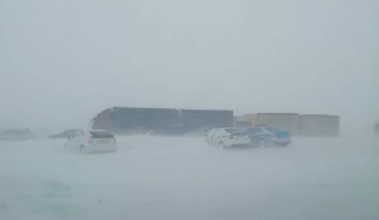 Около 200 машин из-за сильнейшего бурана застряли в Актюбинской области 