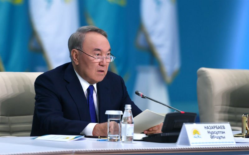 Н.Назарбаев прервал свое выступление из-за непонятного шума 