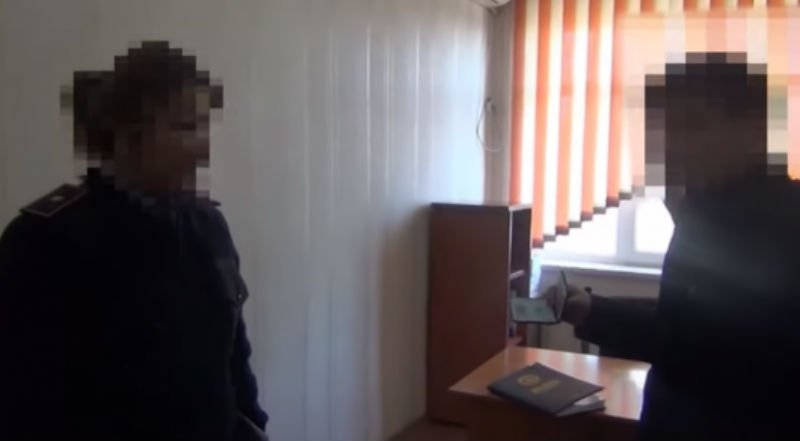 Женщину-майора поймали на взятке в Кызылординской области (ВИДЕО)