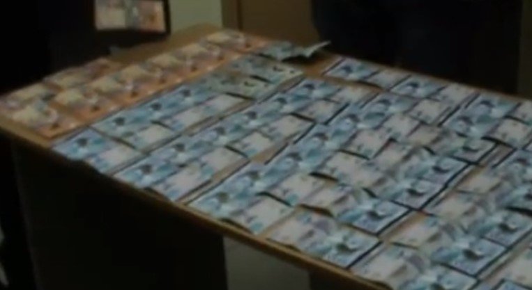 Миллион на трудоустройство: подполковника подозревают во взятке в Алматы (ВИДЕО)