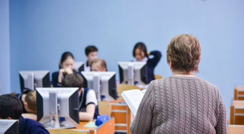 Учителям в Казахстане в два раза повысят зарплату