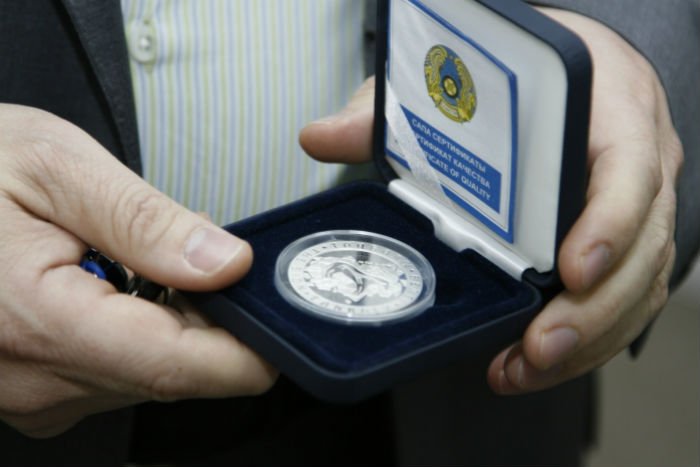 Монеты с видными казахскими деятелями выпустил Нацбанк 