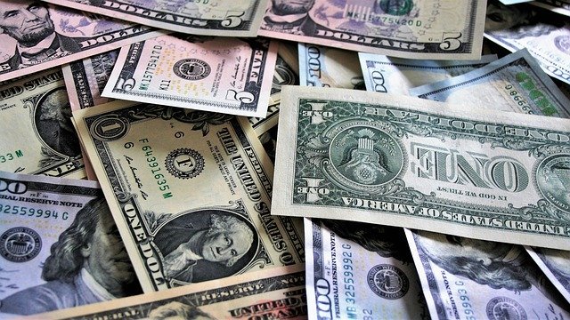 Курс валют на 26 декабря: доллар торгуется на уровне 378 тенге