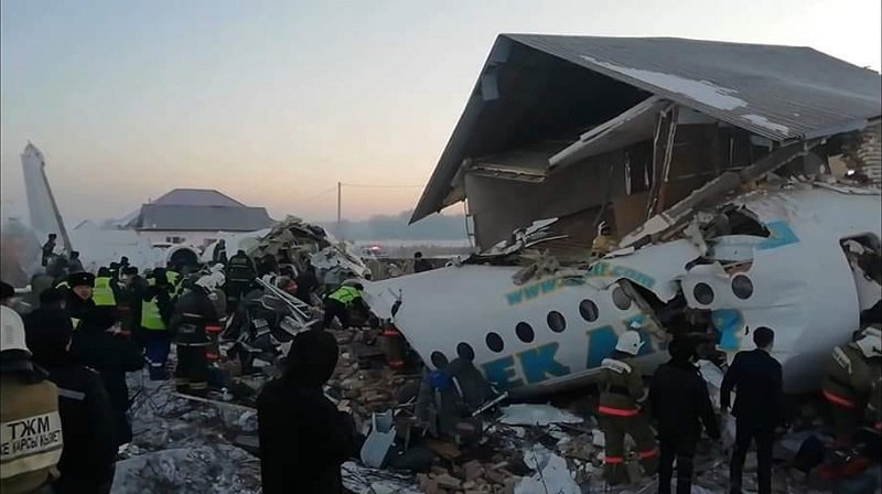 Самолёт авиакомпании Bek Air потерпел крушение в Алматинской области, есть погибшие