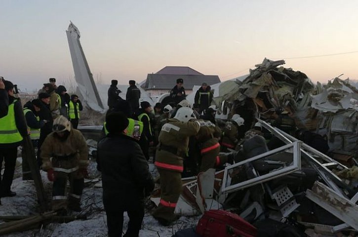 "Самолет два раза поднимался и терял высоту", - выжившая при крушении самолета в Алматы