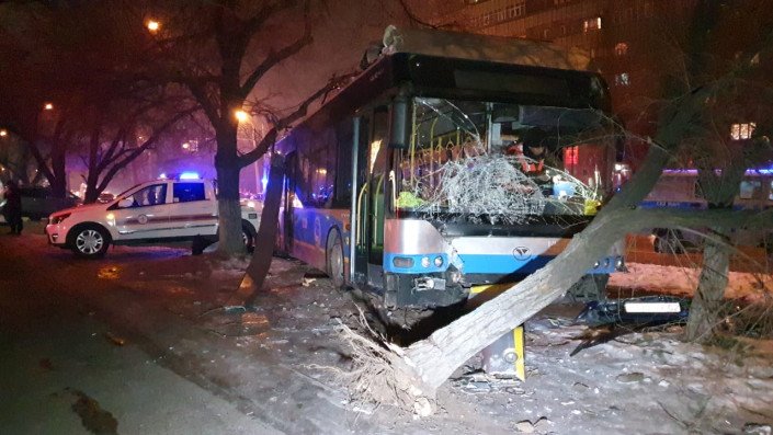 Названа возможная причина смертельного ДТП с троллейбусом в Алматы 