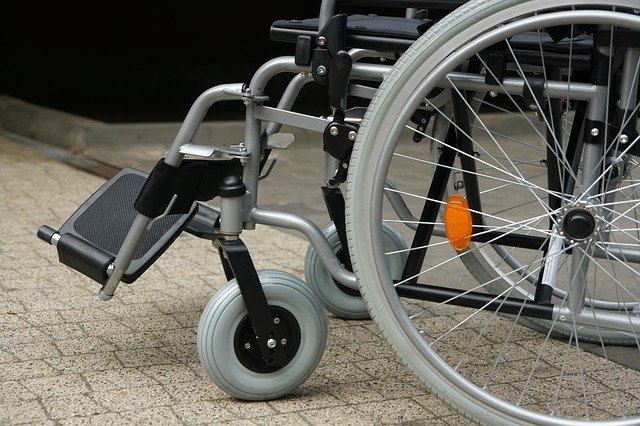 Инвалидам ВКО будут доставлять коляски на дом 