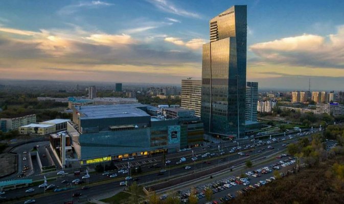 В Esentai Mall "бомба": экстренные службы Алматы ищут взрывное устройство