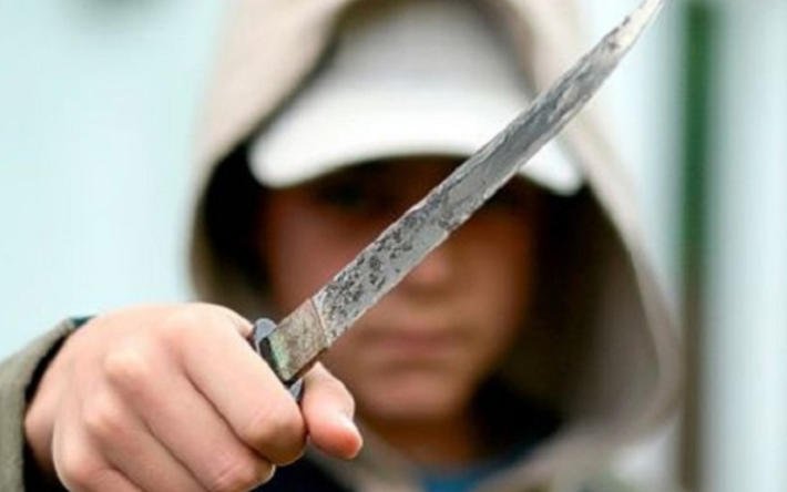 Пять раз ударил ножом: 16-летний школьник в реанимации в Туркестанской области