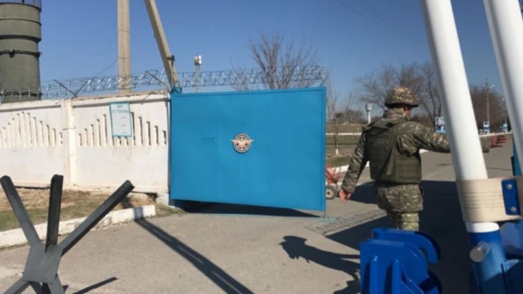 Қорғаныс министрлігі әскери бөлімнен 30 атыс қаруын ұрлап қашқан сарбазға қатысты жауап берді
