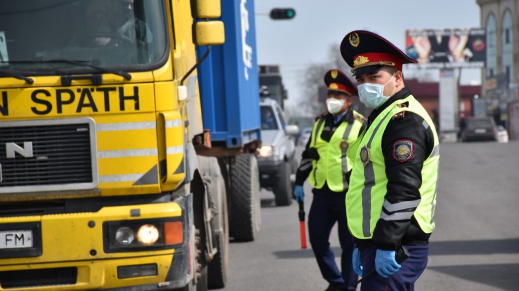 Алматы облысының полициясы: Алматы сыртынан 17 блок-бекет қойылды