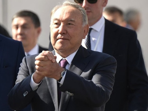 Нурсултан Назарбаев находится в полном здравии, - Айдос Укибай 