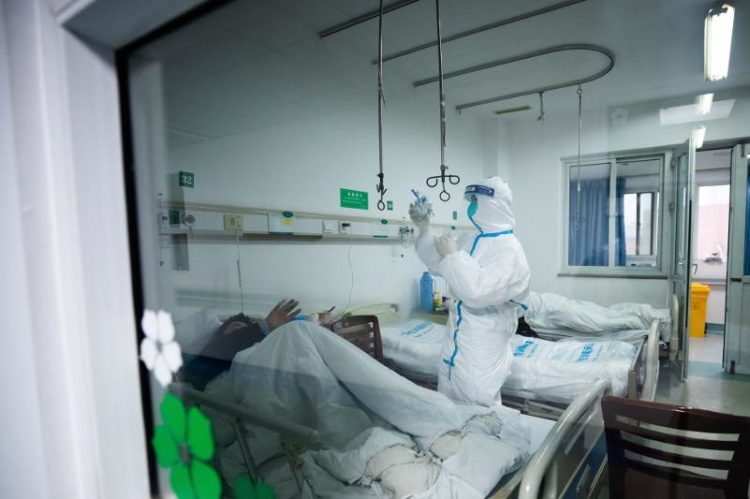 Двое пациентов с коронавирусом в крайне тяжелом состоянии в Алматы