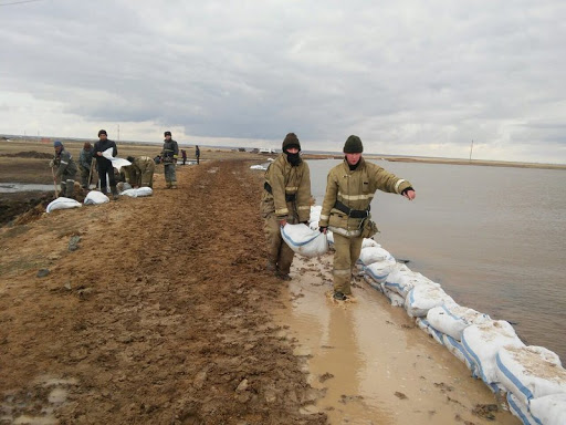 Паводки начались в центральных регионах Казахстана