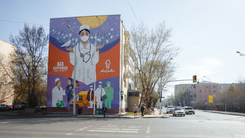 В столице появился мурал с изображением врачей