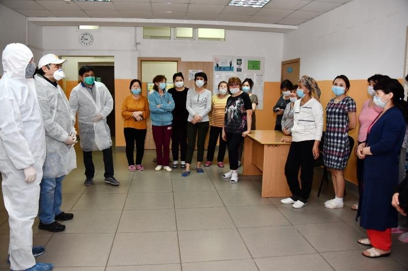 Алматы әкімінің орынбасары жатақханада тұрып жатқан дәрігерлердің жағдайымен танысты 