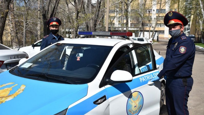 Қарағандылық полицейлер көпірден секірмекші болған жас қызды құтқарды