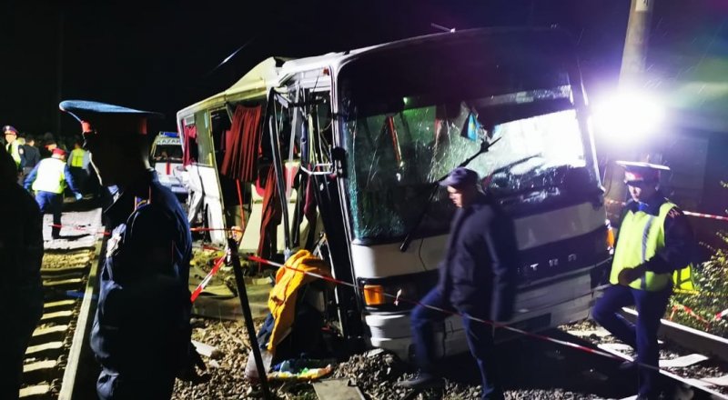 Столкновение поезда с автобусом в Шамалгане: виновным признан работник железнодорожных путей