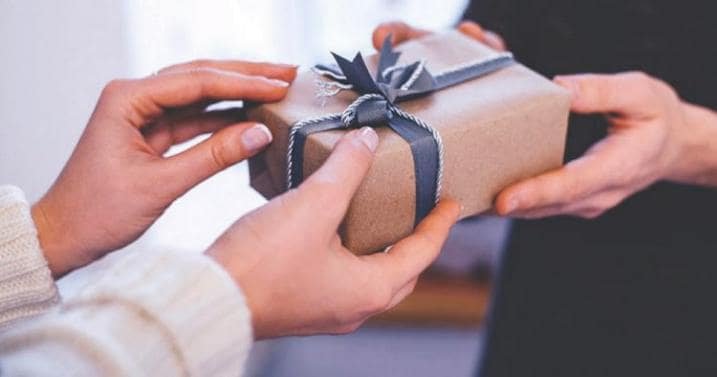 Госслужащим введут запрет на принятие подарков