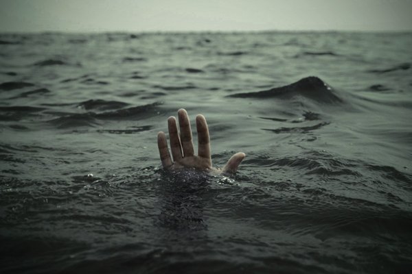 В ВКО мужчина чуть не утонул, пытаясь переплыть Иртыш