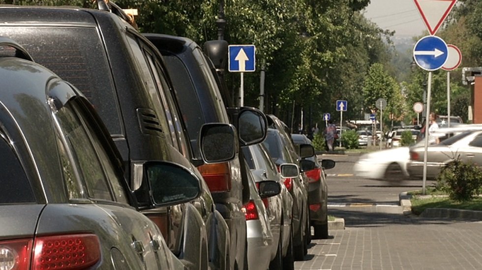 Платные парковки в Алматы заработают 18 мая