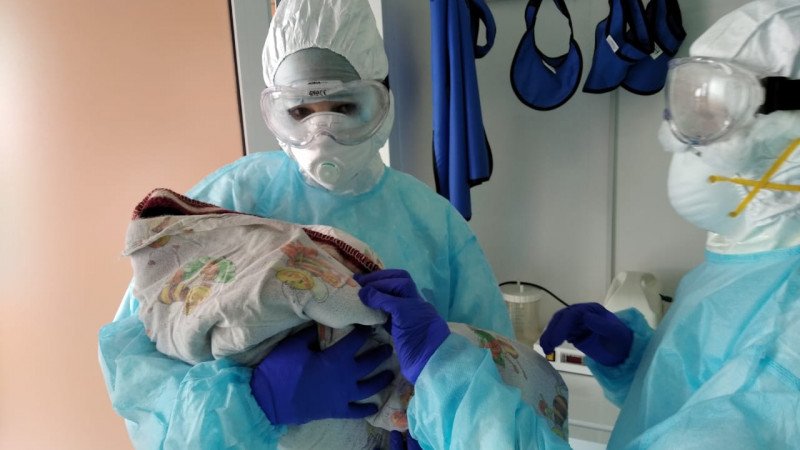 Две женщины, зараженные коронавирусом, родили здоровых малышей в Атырау