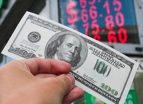 Продажа долларов выросла на 16,6 % в Казахстане