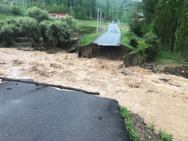 Из-за дождя затопило 60 дворов в Шымкенте 