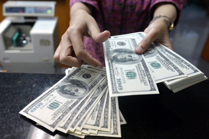 В Мангистауской области мошенница пыталась обменять фальшивые доллары