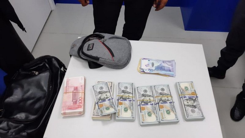 Задержан казахстанец, пытавшийся тайно провезти 50 тысяч долларов через границу 