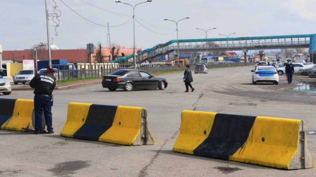 Третий полицейский, пострадавший в результате ДТП на блокопсту в Алматы, находится в тяжелом состоянии 